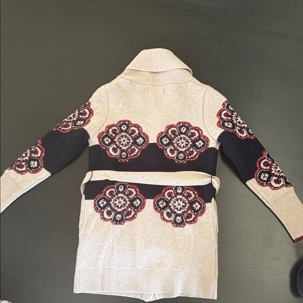 Cara Cara Cream and Navy Shawl Collar Belted Cardigan with Red Accents - Picture 4 of 4